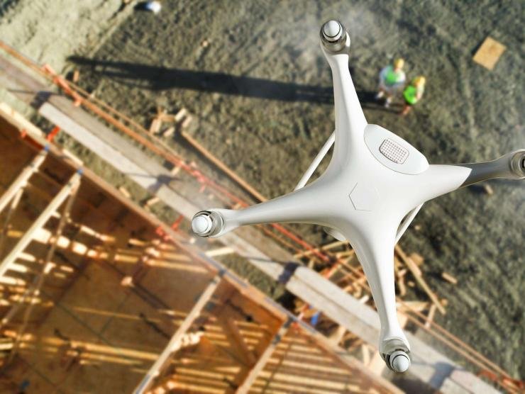 Drohnen-Inspektion für schwer zugängliche Bereiche und präzise Analyse von Bauwerken und Infrastruktur